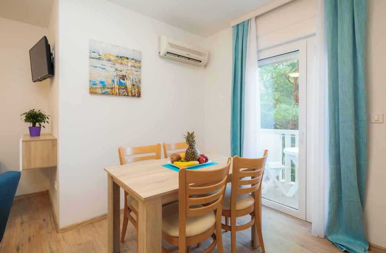 Villa Charlotte Omiš Eksteriør bilde